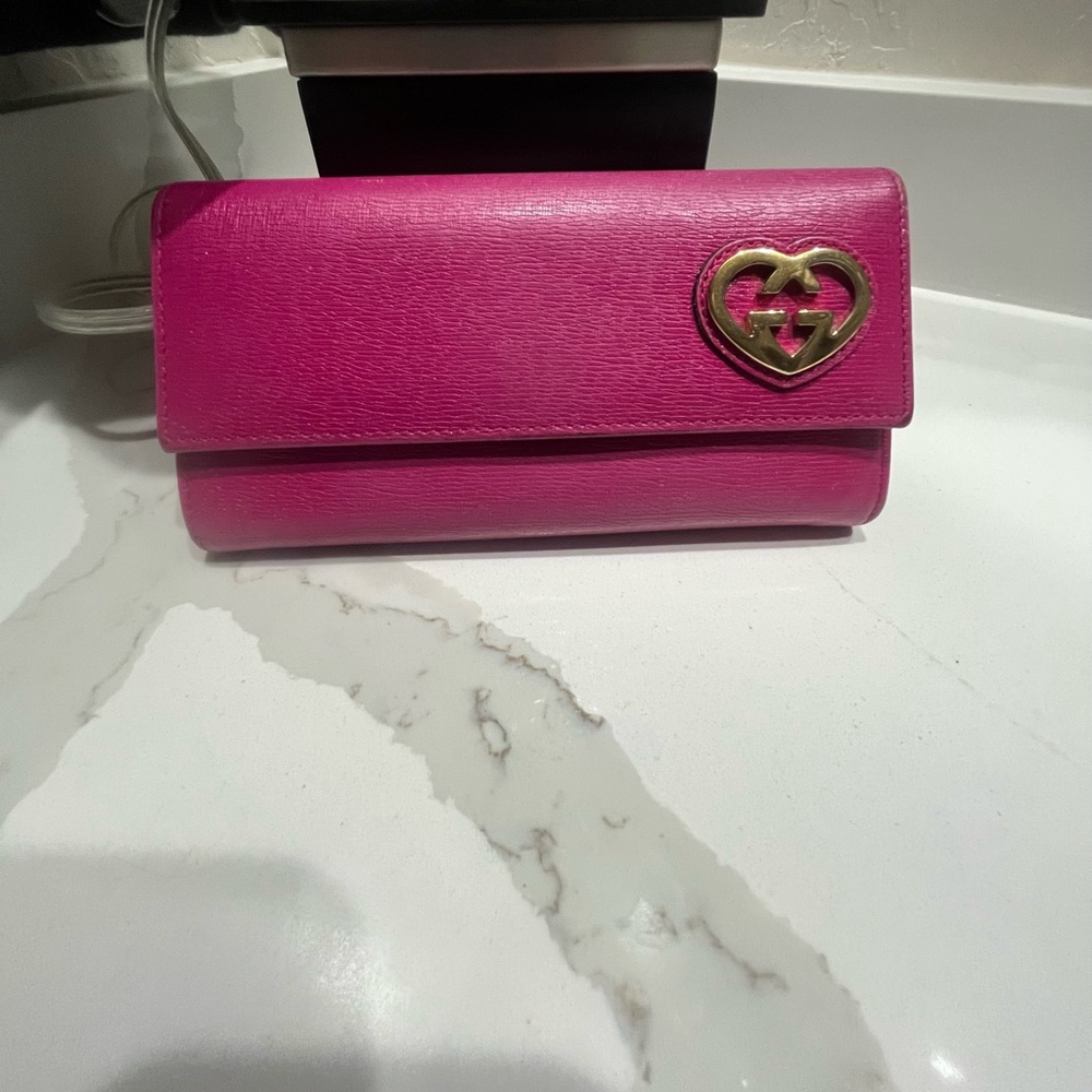 ♦️♦️Vintage GUCCI pink double GG leather wallet with pink hearts inside♦️♦️